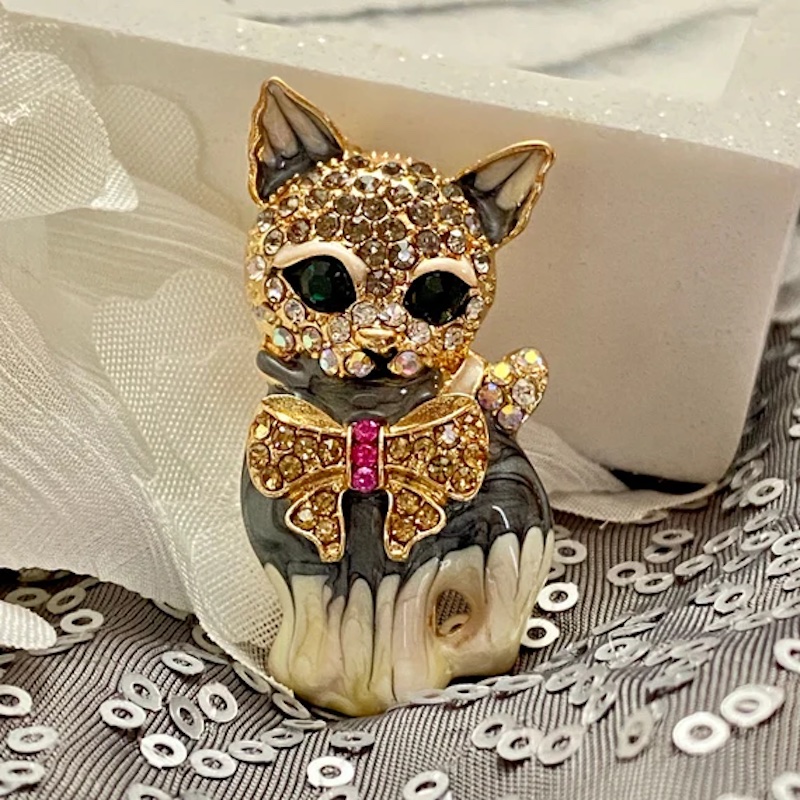 The Cats Brooch: The Must-Have Accessory for Feline Lovers