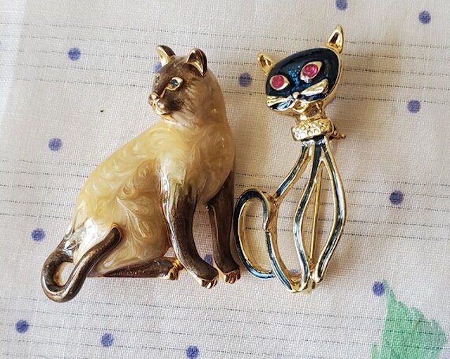 The Cats Brooch: The Must-Have Accessory for Feline Lovers