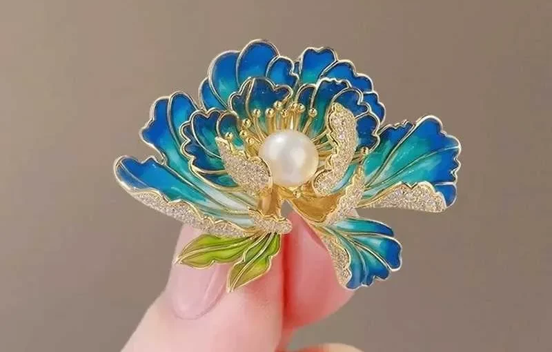 Elegant Brooches to Accent Your Dresses