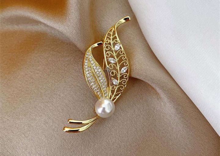 The Timeless Elegance of the Gold Brooch Pin